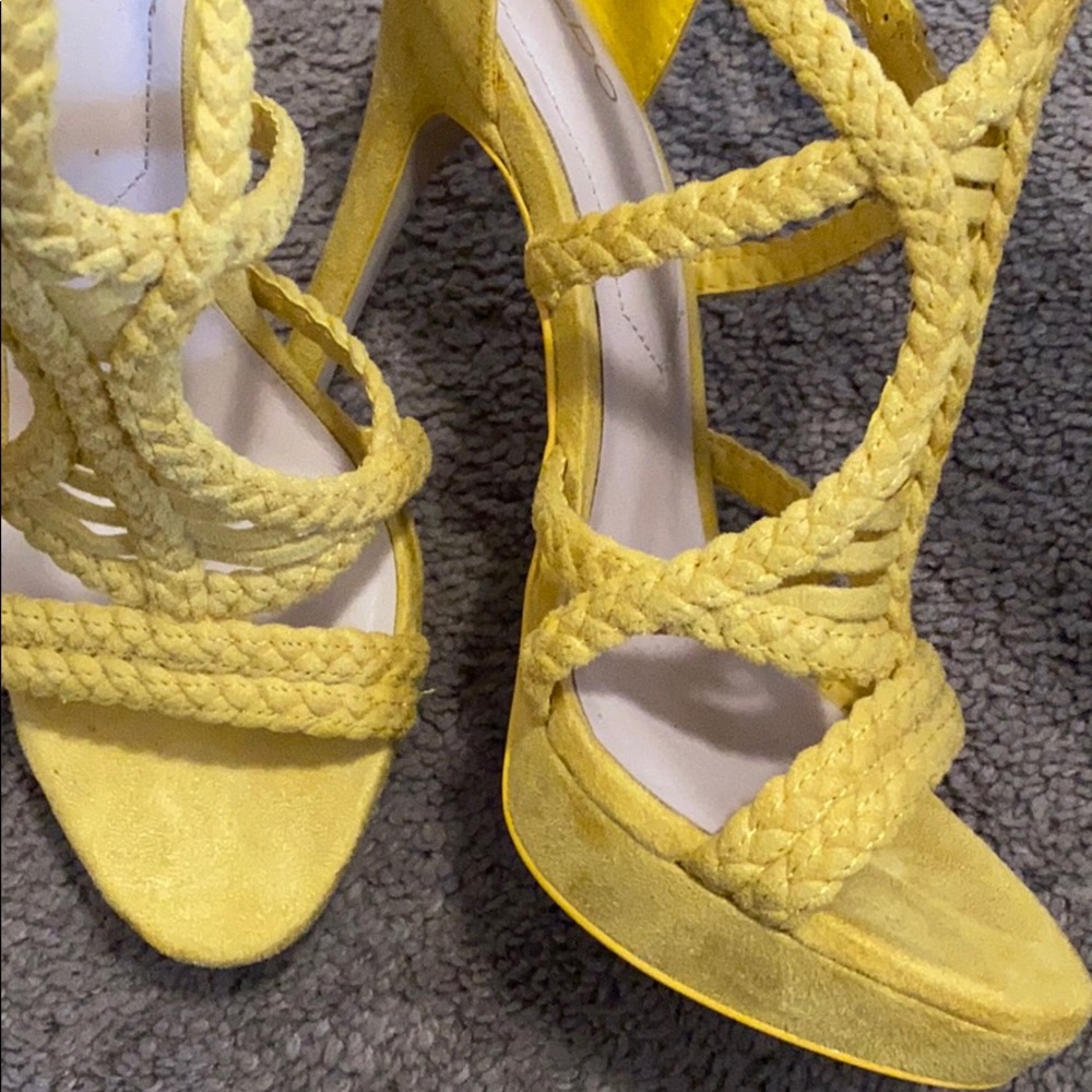 Mustard Open toe Heels - Picture 4 of 4